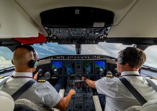 Blick in das Cockpit des Ambulanzjets