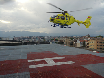 The Geneva rescue helicopter approaching a helipad