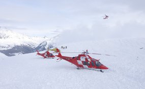 Helikopter auf der Skipiste