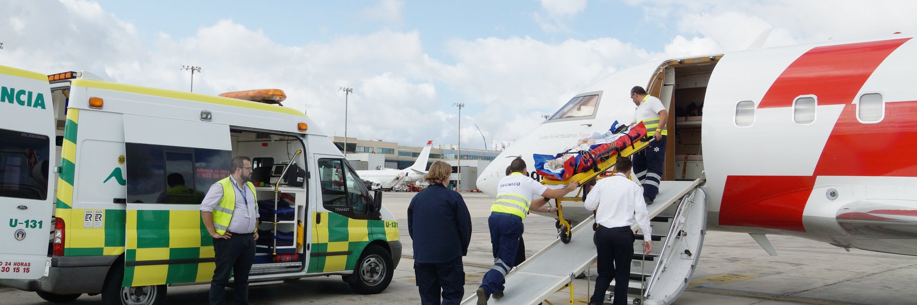 Die Rega Jet-Crew auf dem Flughafen in Gran Canaria