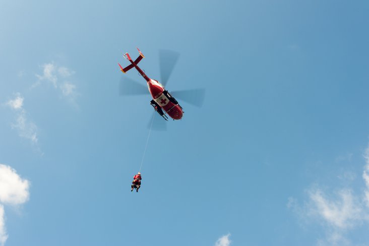 Rega. Plus de 800 personnes par an sauvées grâce à l'hélitreuillage