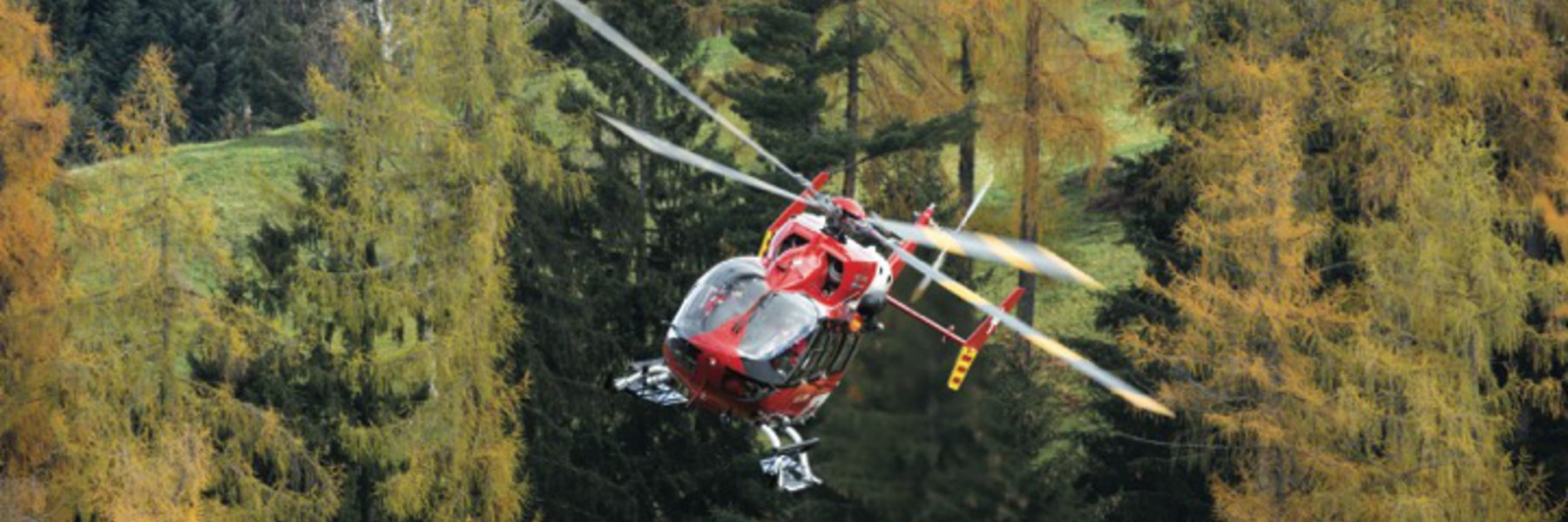 L'EC-145 de la base Rega Lausanne entre hélitreuillages et transferts pédiatriques ce week-end