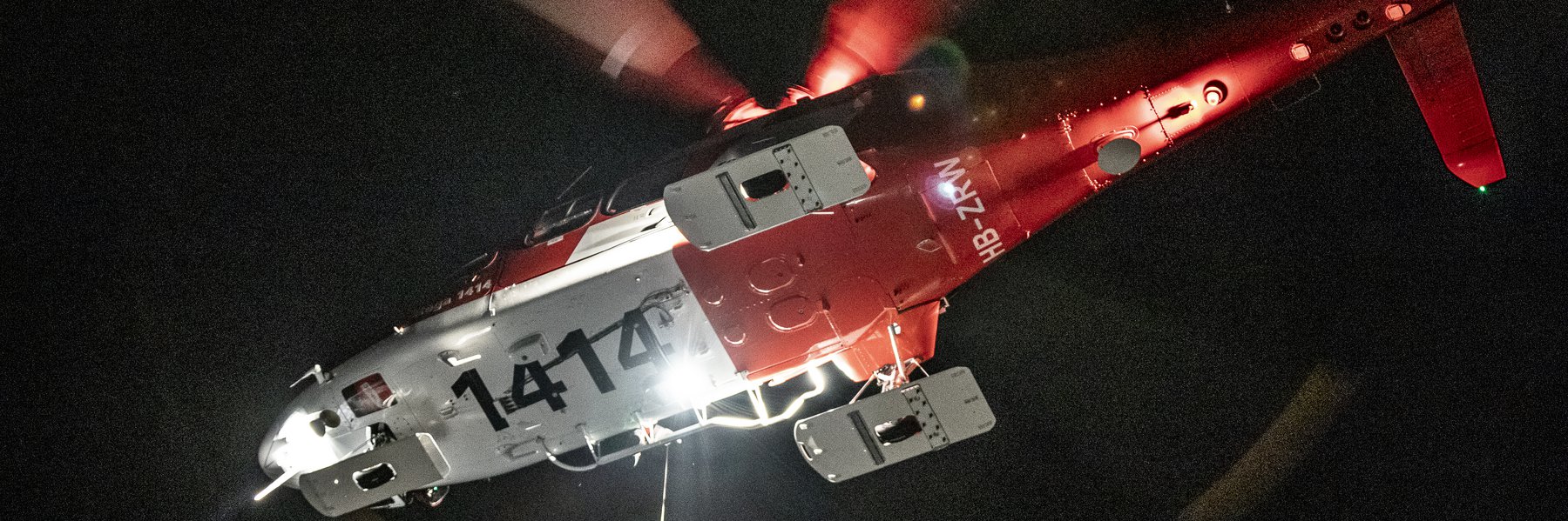 Symbolbild Helikopter bei Nacht