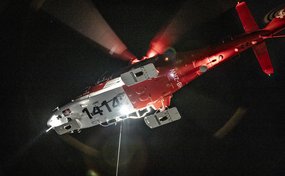 Symbolbild Helikopter bei Nacht