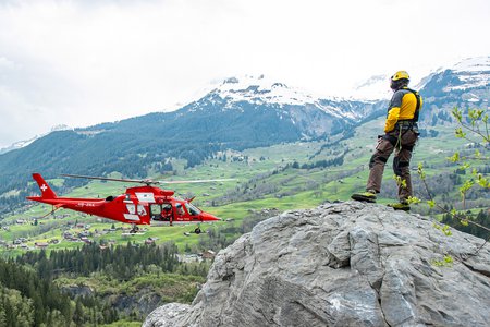 Zum Downloadformular für das Bild Einsatz mit Bergretter des Schweiz Alpenclub SAC