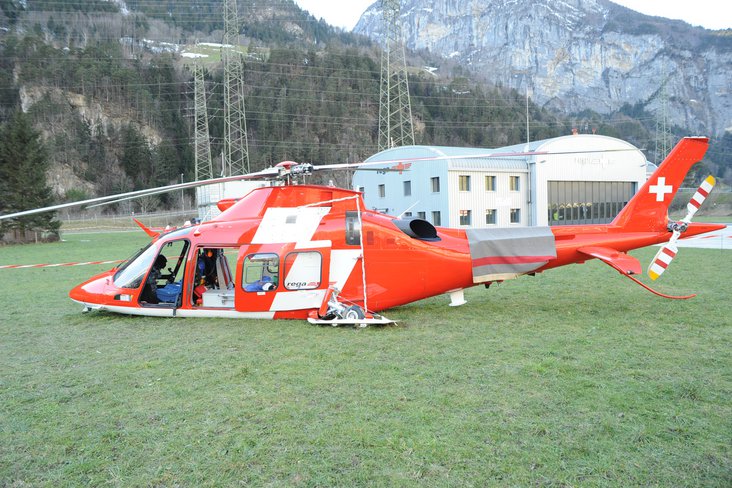 Un elicottero di soccorso della Rega ha effettuato un atterraggio brusco.