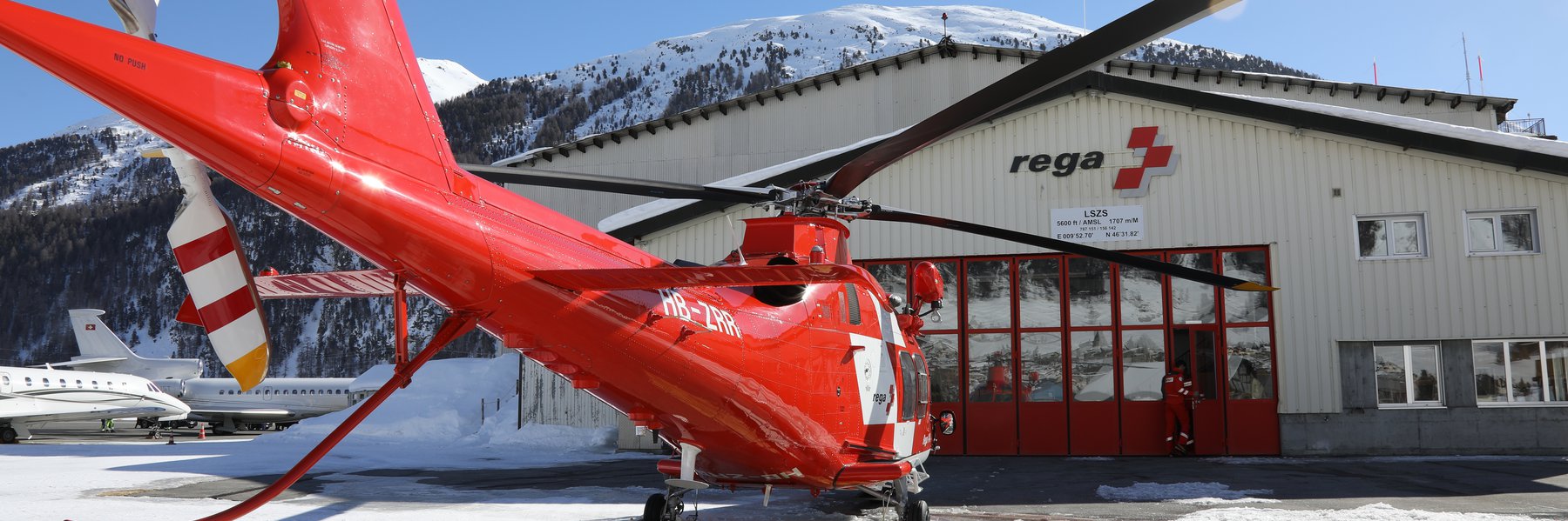 AgustaWestland Da Vinci in front of the Samedan base