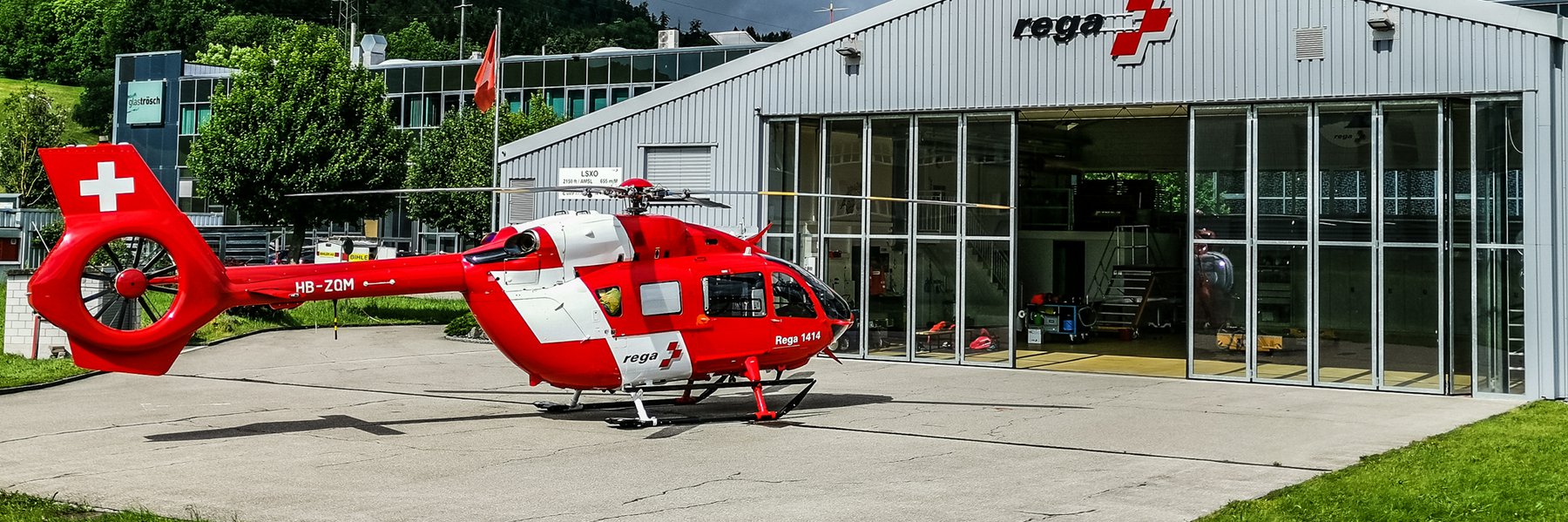 H145 vor der Basis St. Gallen