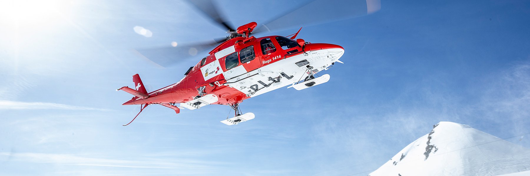 Ein AgustaWestland Da Vinci Helikopter vor blauem Himmel