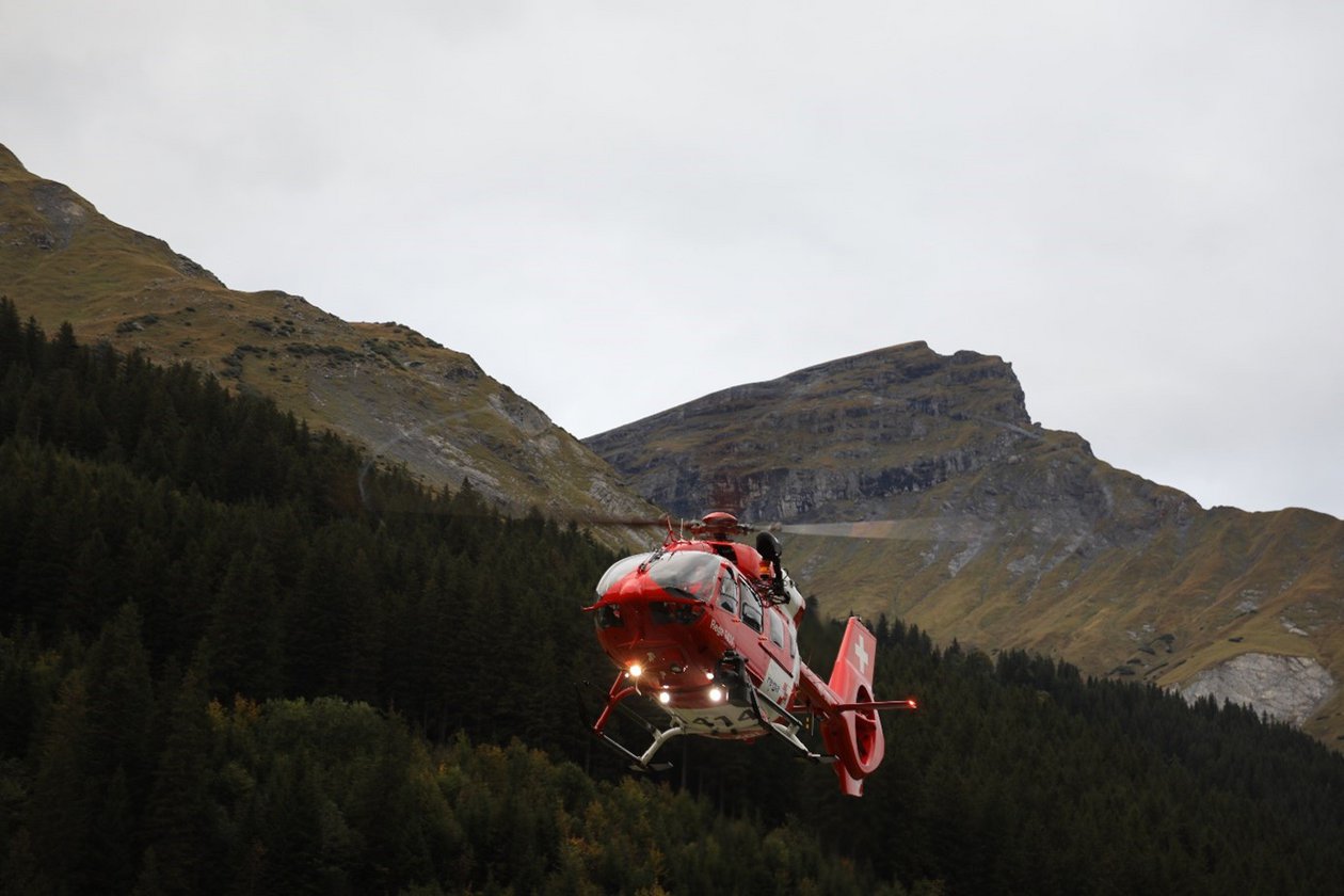 Rettungshelikopter H145 im Flug