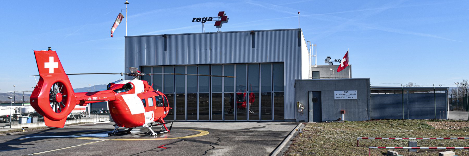 H145 davanti alla base di Basilea